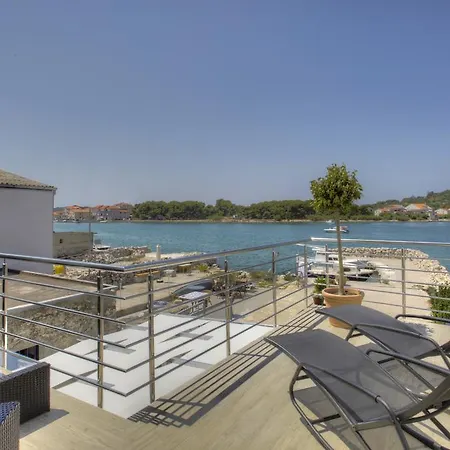 Waterfront - Sailor's Delight Tatil Evi