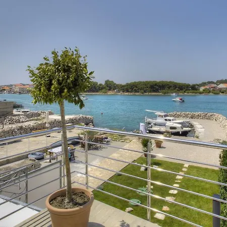 Waterfront - Sailor's Delight Tatil Evi Betina (Sibenik-Knin)