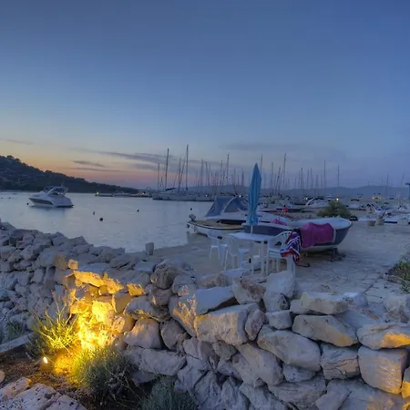 Waterfront - Sailor's Delight Tatil Evi Betina (Sibenik-Knin)