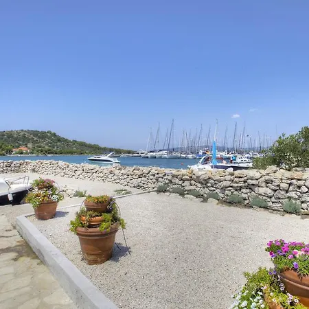 Waterfront - Sailor's Delight * Betina (Sibenik-Knin)